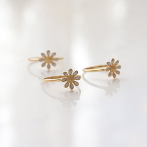 14K Gold Flower Ring, Gold Ring, Minimalist, Daisy Charm, Gift for Her, Mother's Day, Dainty Stacking Ring, Anniversary, Christmas Present