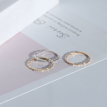 Load image into Gallery viewer, NEW Gold Rope Band Diamond Ring
