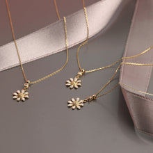 Load image into Gallery viewer, Dainty Daisy Necklace
