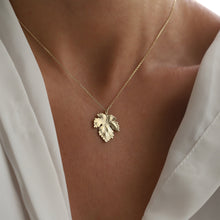 Load image into Gallery viewer, Leaf Pendant Necklace
