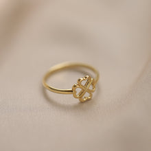 Load image into Gallery viewer, Hollow Clover Leaf Ring
